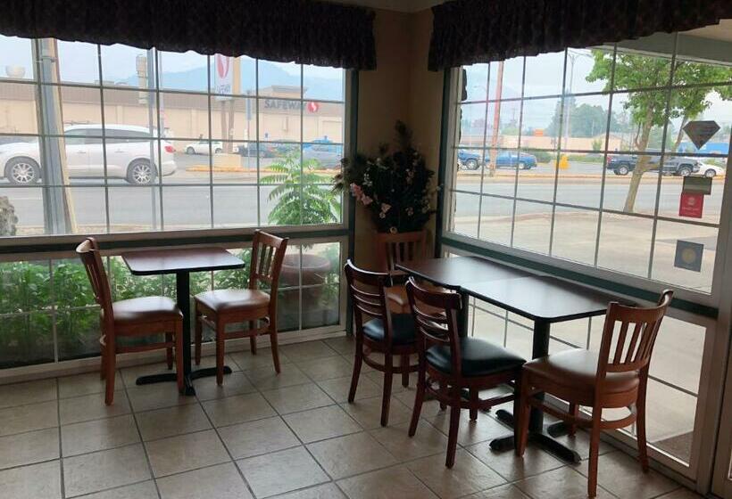 Номер Стандарт, Knights Inn Motel