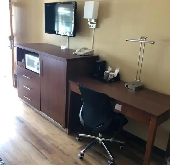 キングサイズベッドのスタンダードルーム, Knights Inn Motel