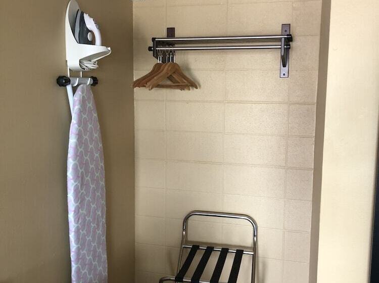 Номер Стандарт, Knights Inn Motel