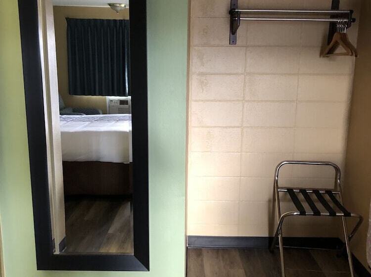 Номер Стандарт, Knights Inn Motel