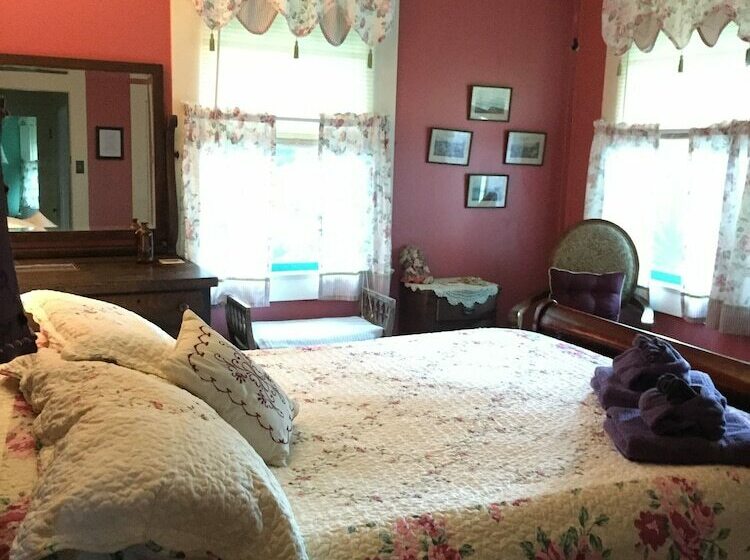 اتاق راحتی, Maureen S Bed & Breakfast