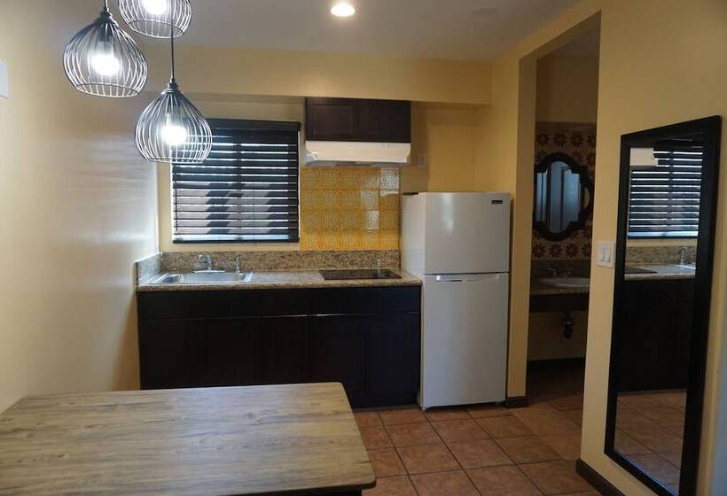 غرفة عائلية, Casa Bella Inn Downtown La