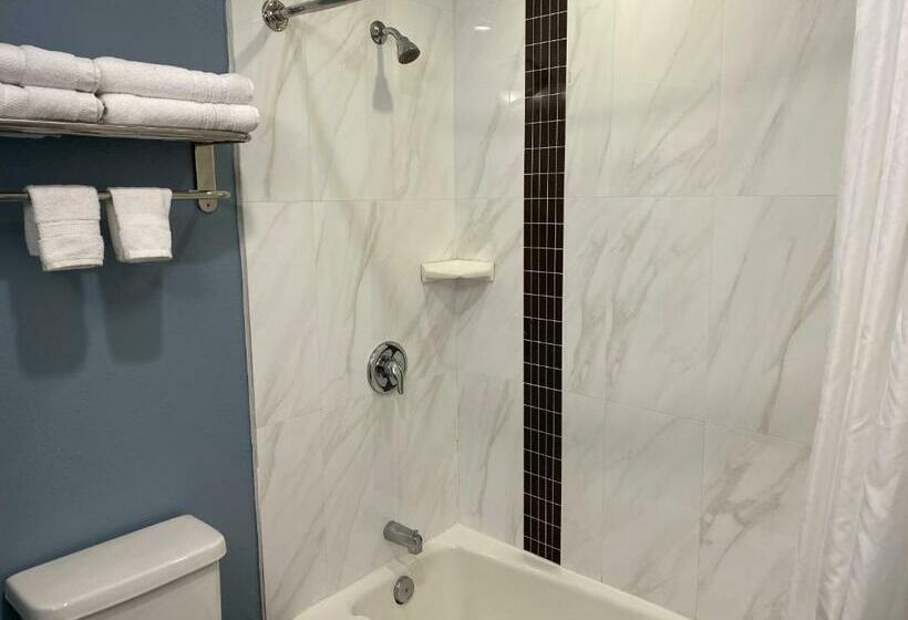 Номер Deluxe Вид на Море, Ocean Surf Inn & Suites