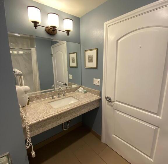 Номер Deluxe Кровать Кинг, Ocean Surf Inn & Suites