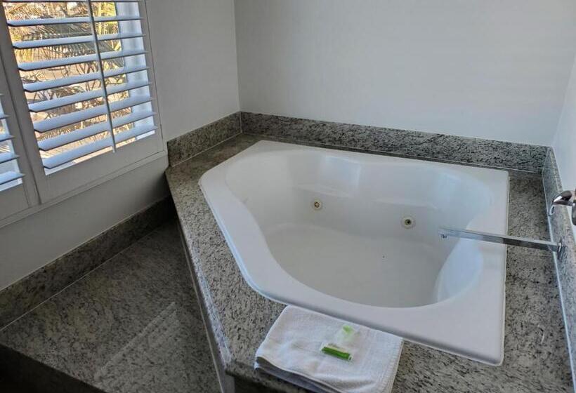 Номер Стандарт с Гидромассажем, Ocean Surf Inn & Suites