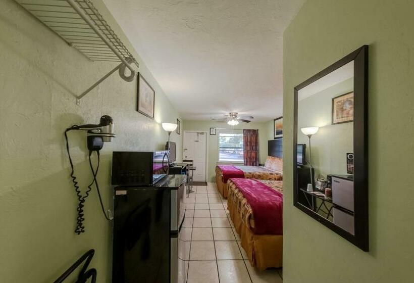 带2个双人床的标准工作室, Sunshine Inn & Suites Venice, Florida