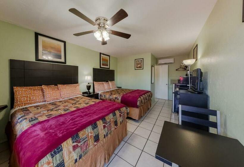 带2个双人床的标准工作室, Sunshine Inn & Suites Venice, Florida