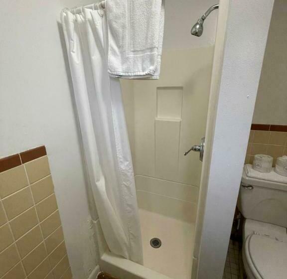 חדר סטנדרט שתי מיטות זוגיות, The Colonial Inn & Creamery