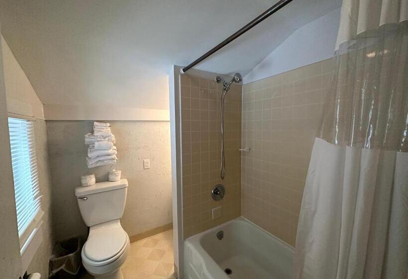 חדר דלוקס, The Colonial Inn & Creamery