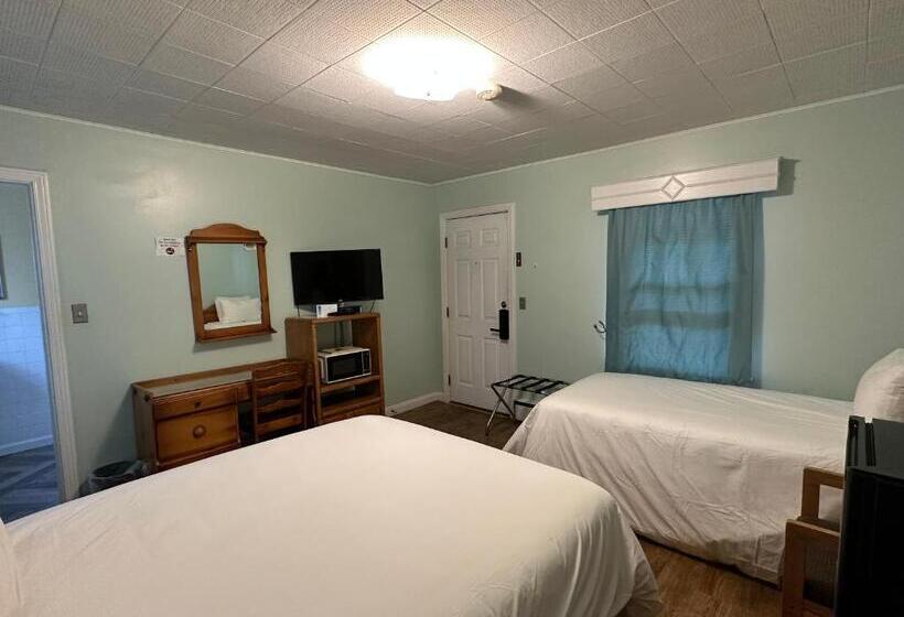Номер Deluxe, The Colonial Inn & Creamery