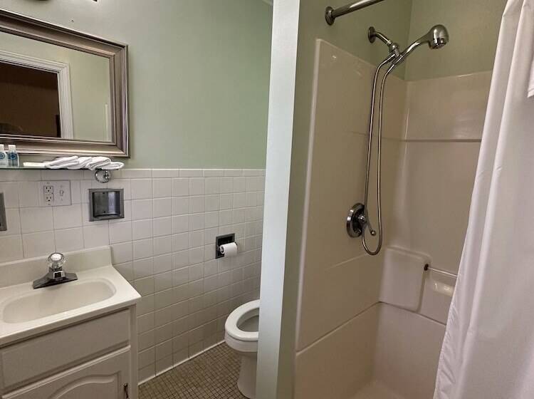 חדר סטנדרט שתי מיטות זוגיות, The Colonial Inn & Creamery