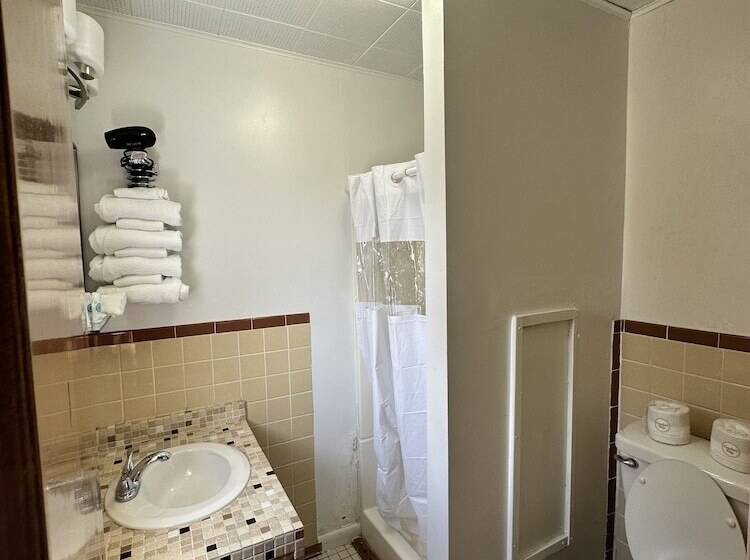 חדר סטנדרט שתי מיטות זוגיות, The Colonial Inn & Creamery