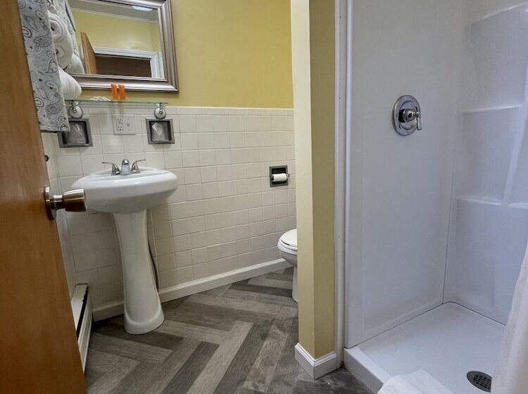 חדר סטנדרט, The Colonial Inn & Creamery