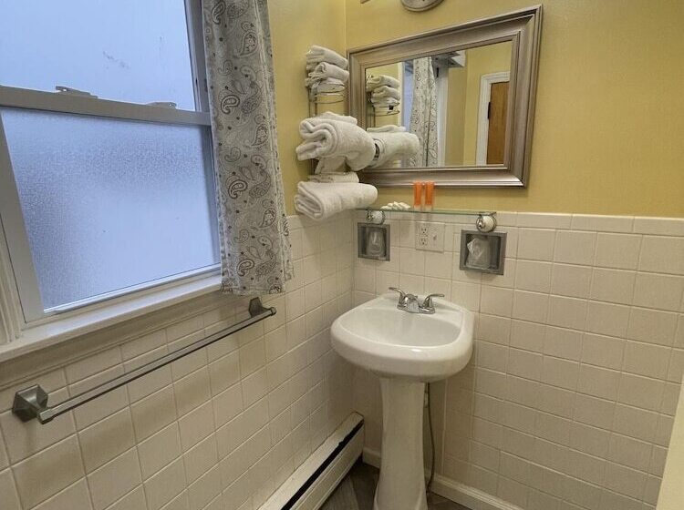 חדר סטנדרט, The Colonial Inn & Creamery