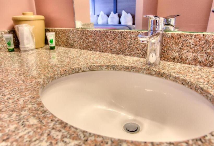 غرفة قياسية مزوَّدة بتراس, The Beaucatcher – A Boutique Motel