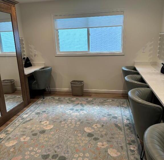 패밀리 룸, Lakeview Hills Golf & Resort