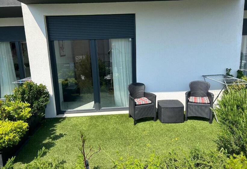 Номер Deluxe Вид на Бассейн, Villa Jane Inn