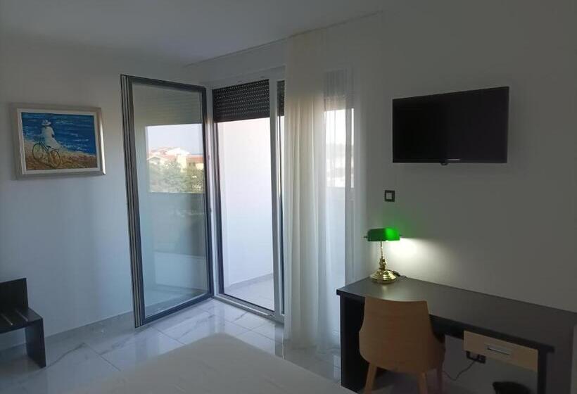 غرفة ديلوكس مطلّة علي البحر مزوَّدة بشُرفة, Villa Jane Inn