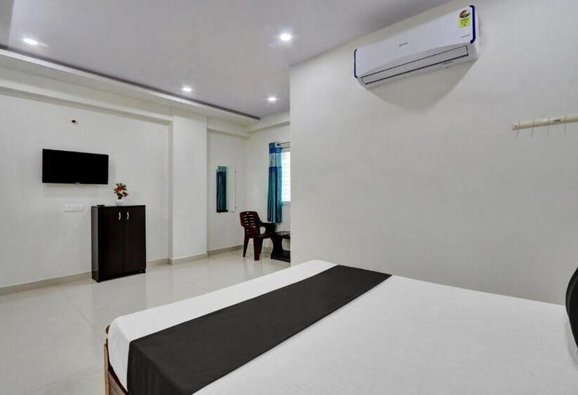 חדר קלאסי לשלושה, O Kbr Grand