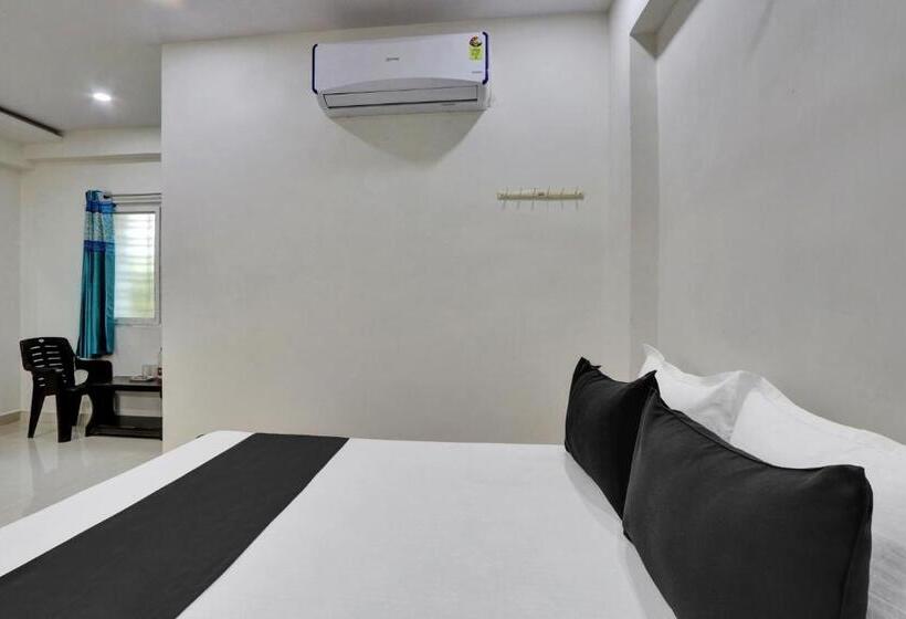 חדר קלאסי לשלושה, O Kbr Grand