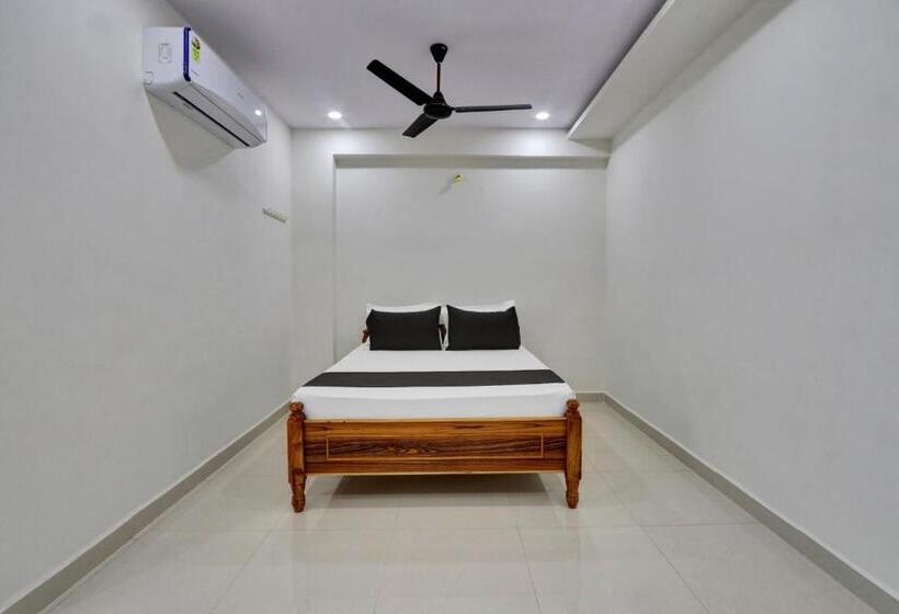 חדר קלאסי לשלושה, O Kbr Grand