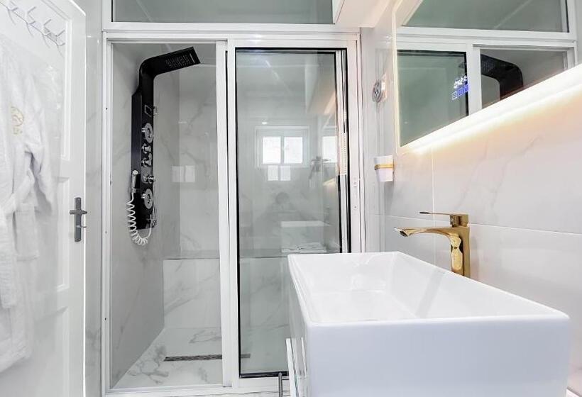 اتاق استاندارد با تخت بزرگ, Kapreece Luxury Home