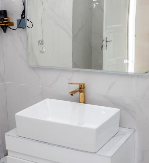 اتاق لوکس با تخت بزرگ, Kapreece Luxury Home