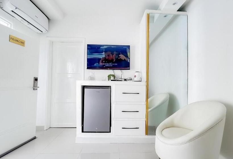 اتاق لوکس با تخت بزرگ, Kapreece Luxury Home