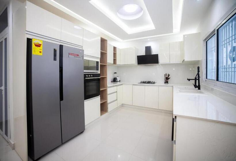 ویلای یک اتاق خوابه با استخر شنا, Kapreece Luxury Home