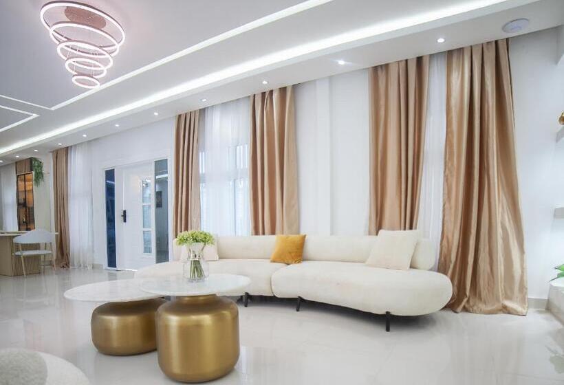 ویلای یک اتاق خوابه با استخر شنا, Kapreece Luxury Home