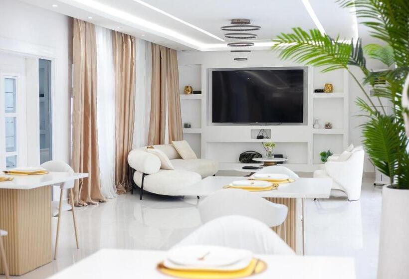 ویلای یک اتاق خوابه با استخر شنا, Kapreece Luxury Home