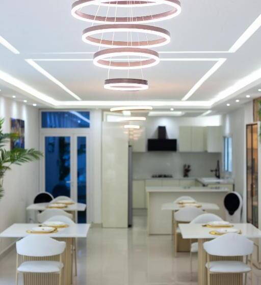 ویلای یک اتاق خوابه با استخر شنا, Kapreece Luxury Home