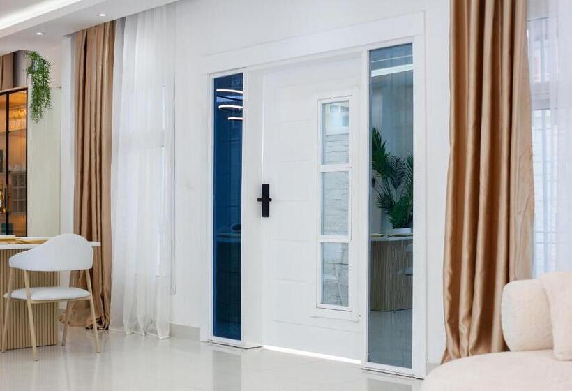 ویلای یک اتاق خوابه با استخر شنا, Kapreece Luxury Home