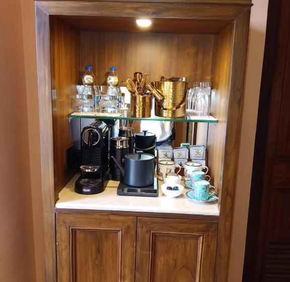 جناح سرير كينج, Rambha Palace By Hidden India