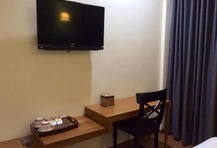 Standard Room, Nina
