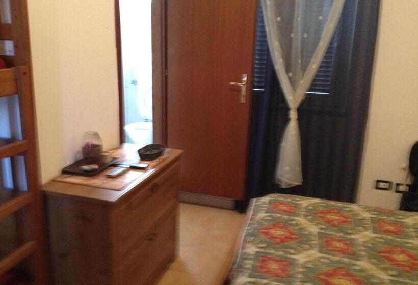 اتاق ساده سه‌ نفره, Affittacamere Ambra