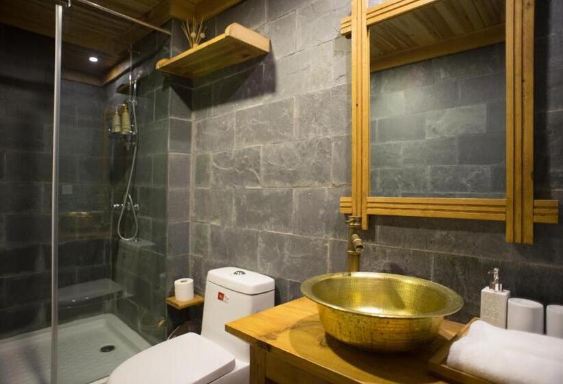 غرفة سوبيريور, Courtyard Shangri La 藏舍小院