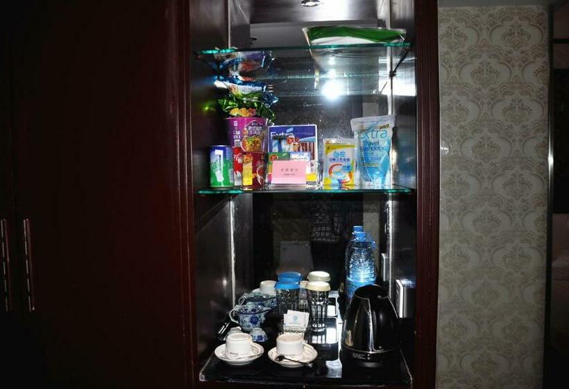 اتاق لوکس, Ha Luo