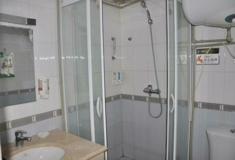 اتاق لوکس, Ha Luo