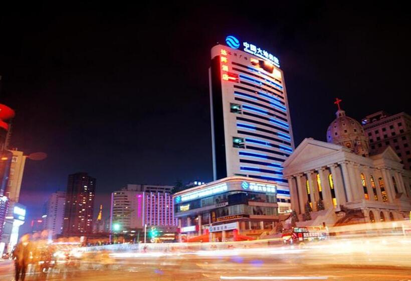 اتاق استاندارد سه نفره, Ha Luo