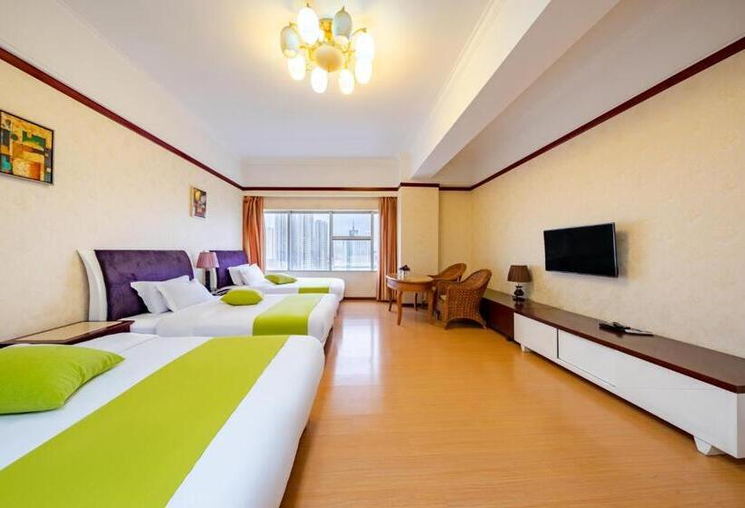 اتاق استاندارد سه نفره, Ha Luo