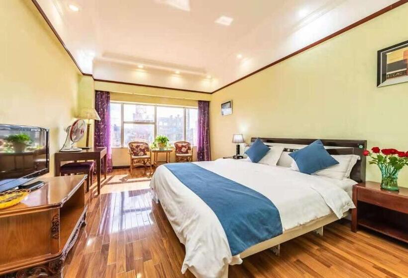 اتاق لوکس, Ha Luo