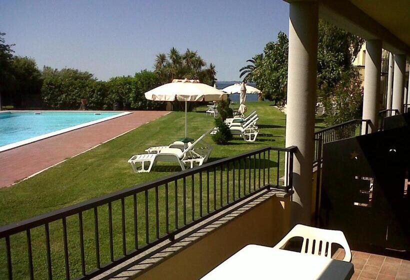 اتاق استاندارد با بالکن, Eden Sul Lago