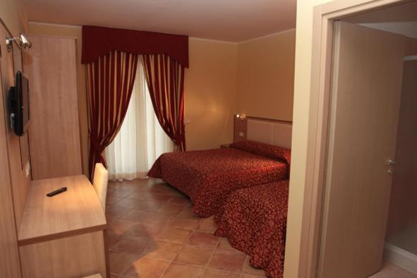 اتاق استاندارد سه تخته با چشمانداز استخر, Eden Sul Lago