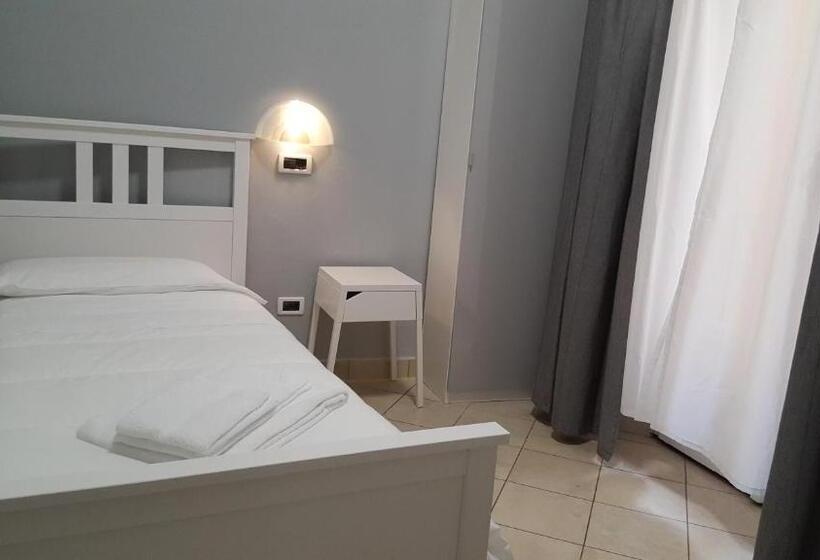 اتاق استاندارد یک تخته با سرویس بهداشتی مشترک, Milano