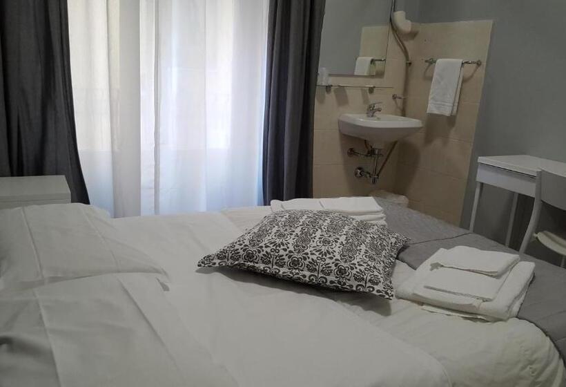 اتاق استاندارد با سرویس بهداشتی مشترک, Milano