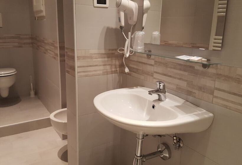 اتاق استاندارد سه نفره, Milano