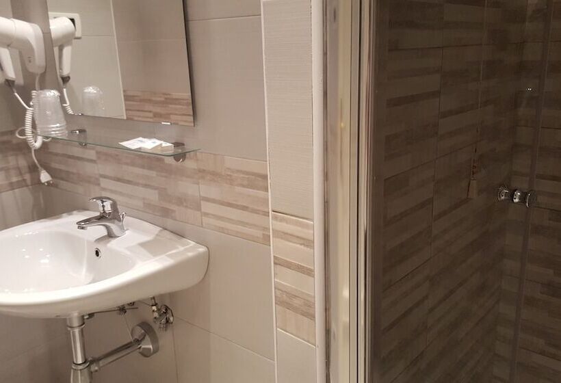 اتاق استاندارد با سرویس بهداشتی مشترک, Milano