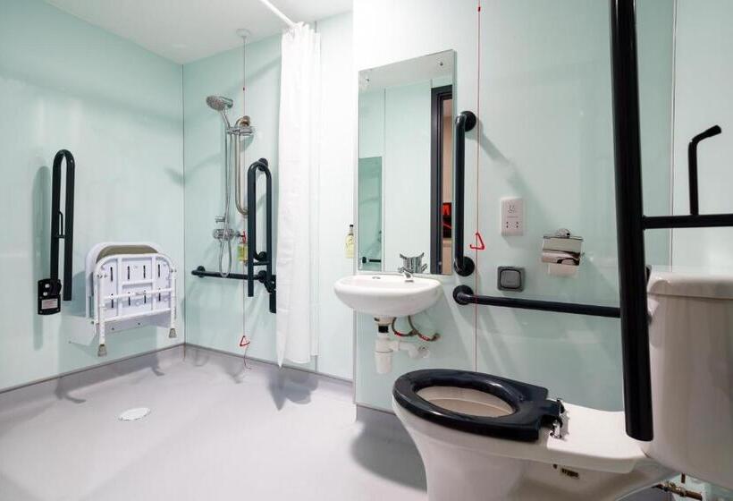 Номер Стандарт Адаптированный для Инвалидов, Easyhotel London City Shoreditch