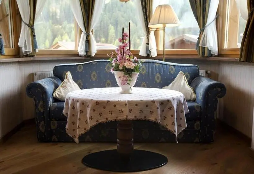 Deluxe Room Mountain View, Garni Concordia Dolomites Home